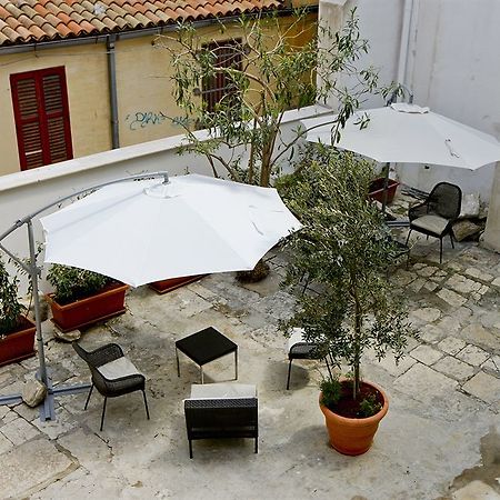 Aparthotel Cortile Antico Trapani Esterno foto