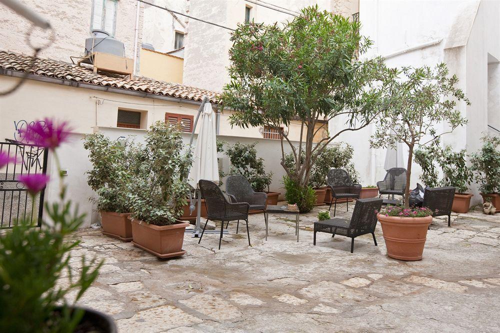 Aparthotel Cortile Antico Trapani Esterno foto
