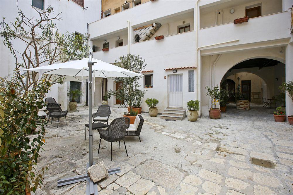 Aparthotel Cortile Antico Trapani Esterno foto