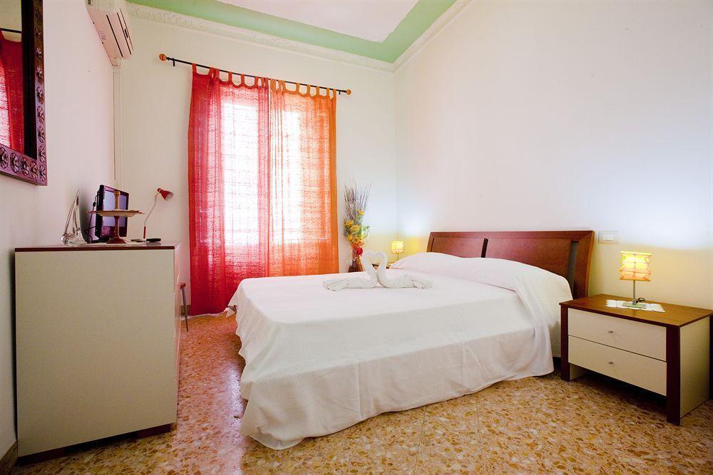 Aparthotel Cortile Antico Trapani Esterno foto