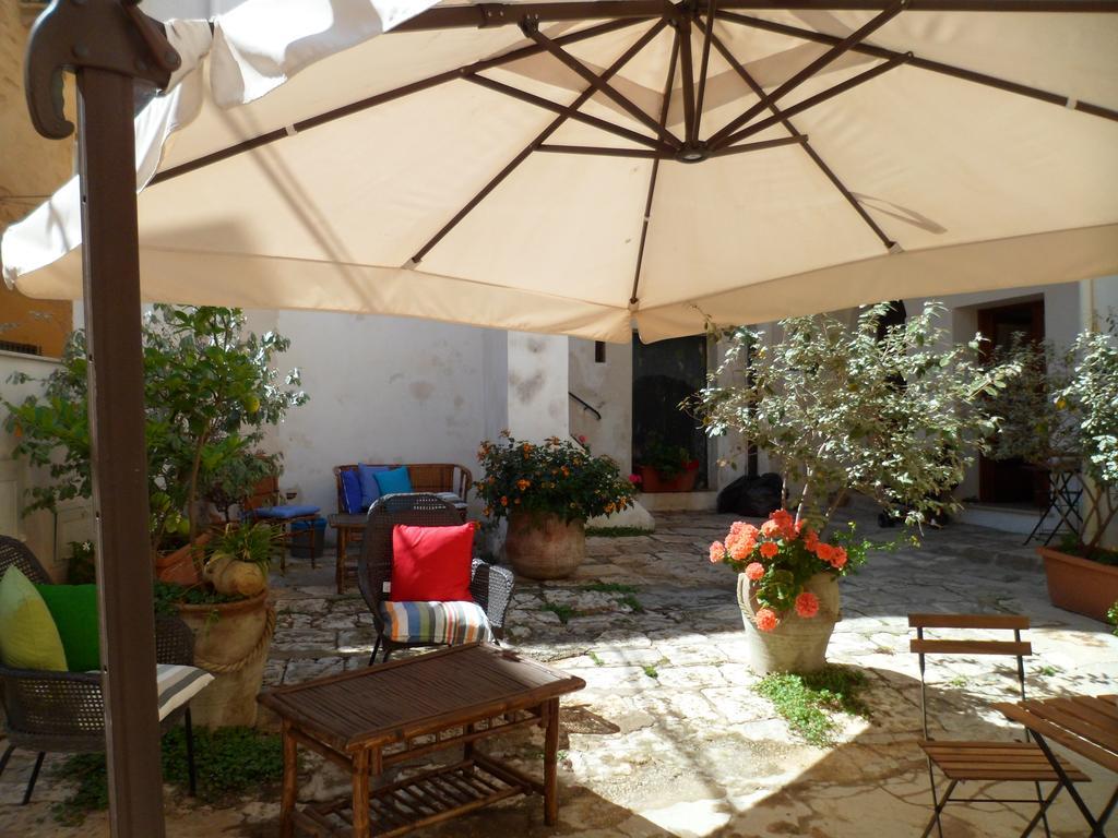 Aparthotel Cortile Antico Trapani Esterno foto