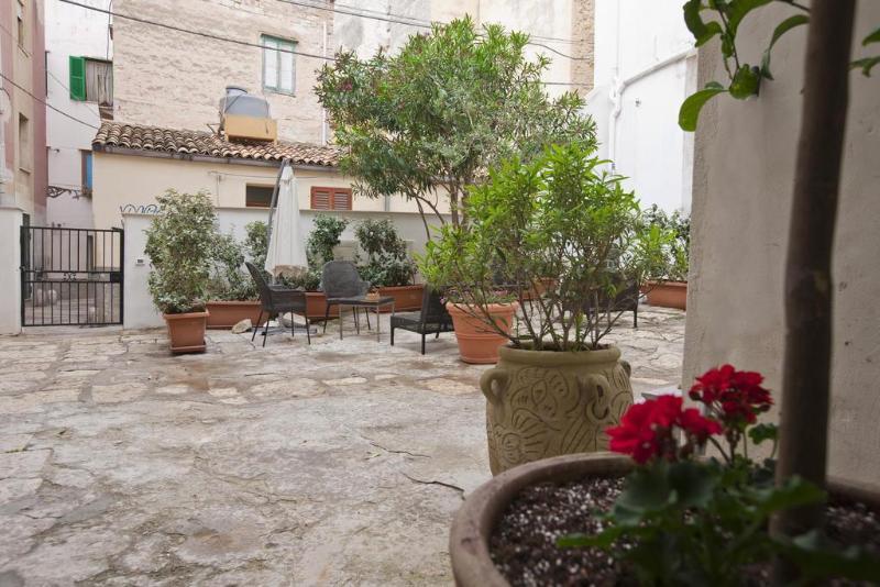 Aparthotel Cortile Antico Trapani Esterno foto