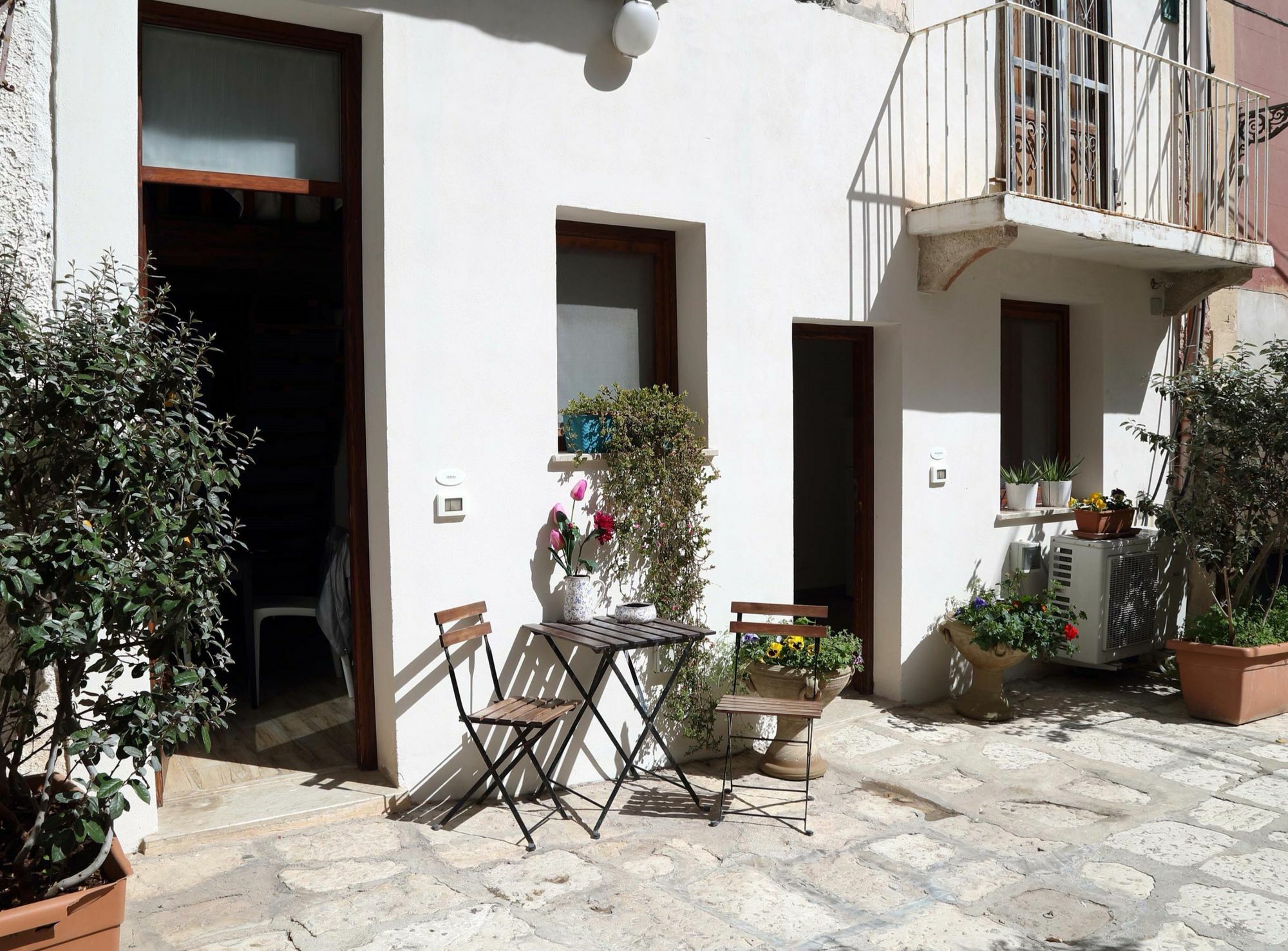 Aparthotel Cortile Antico Trapani Esterno foto