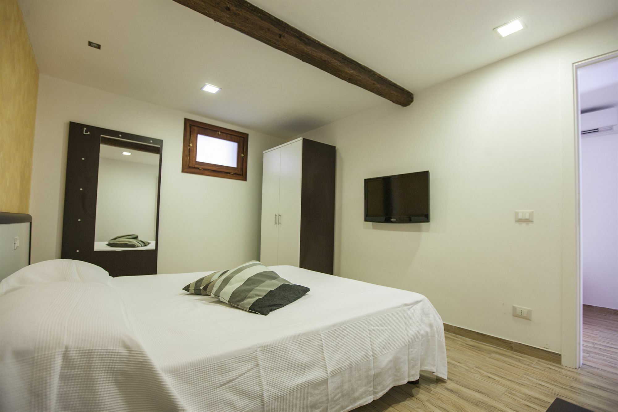 Aparthotel Cortile Antico Trapani Esterno foto