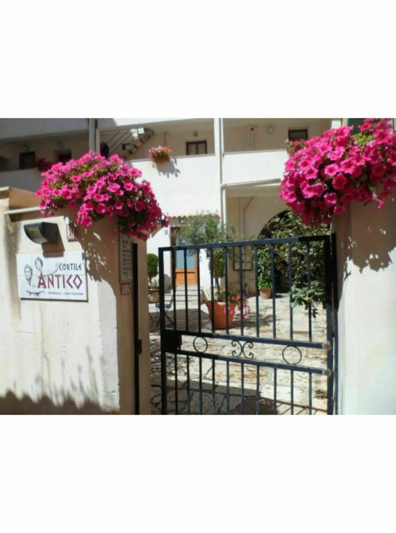 Aparthotel Cortile Antico Trapani Esterno foto